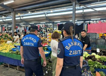 Bakırköy zabıtasından pazarlarda sıkı denetim