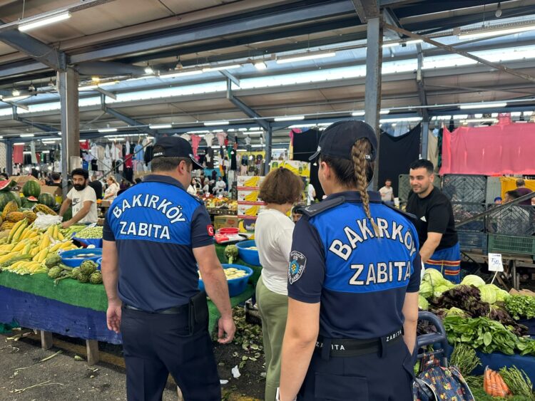 Bakırköy zabıtasından pazarlarda sıkı denetim