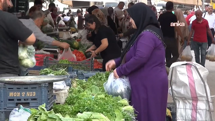 Pazar esnafı: “Emekli 20 bin lirayla ne alacak, ne yiyecek?”