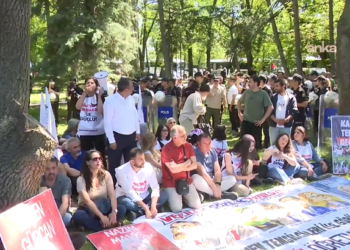 Kurtuluş Parkı’nda öğretmenlere polis müdahalesi