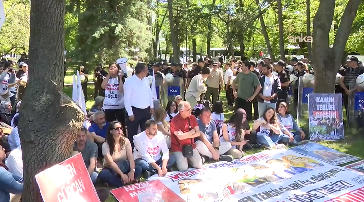 Kurtuluş Parkı’nda öğretmenlere polis müdahalesi