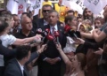 Özgür Özel’den açlık grevindeki öğretmenlere destek ziyareti