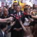 Özgür Özel’den açlık grevindeki öğretmenlere destek ziyareti