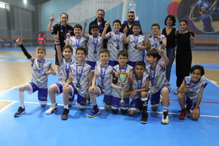Binlerce çocuk finalde, kulüpler yakın takipte