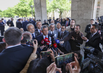 Özgür Özel: “Türkiye’ye sandığı getirmiş partinin, sandık sonucu olmaksızın yönetilmesi ülkeyi yaralıyor”