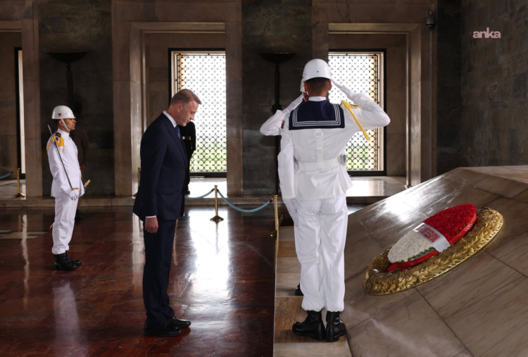 Avrupa Birliği Büyükelçisi Aivo Orav, Anıtkabir’i ziyaret etti
