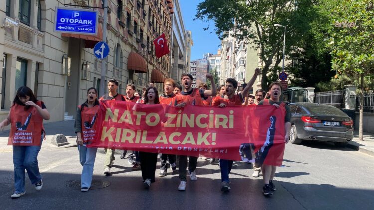 İstanbul’da NATO Parlamenter Zirvesi’ni protesto eden 40 kişi gözaltına alındı