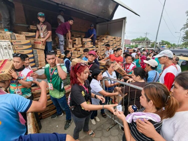 Filipinler’deki Çin toplumu, deprem mağdurlarına 180.000 doların üzerinde bağışta bulundu