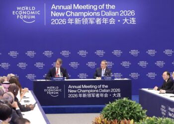 Çin Başbakanı Li, Yaz Davos Forumu’nda uluslararası iş dünyası temsilcileriyle bir araya geldi