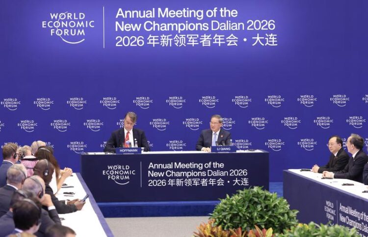 Çin Başbakanı Li, Yaz Davos Forumu’nda uluslararası iş dünyası temsilcileriyle bir araya geldi