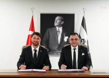 Beşiktaş, Salih Özcan ile sözleşme imzaladı