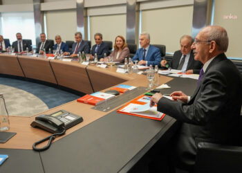 Kılıçdaroğlu istifalarının ardından kurmaylarını topladı