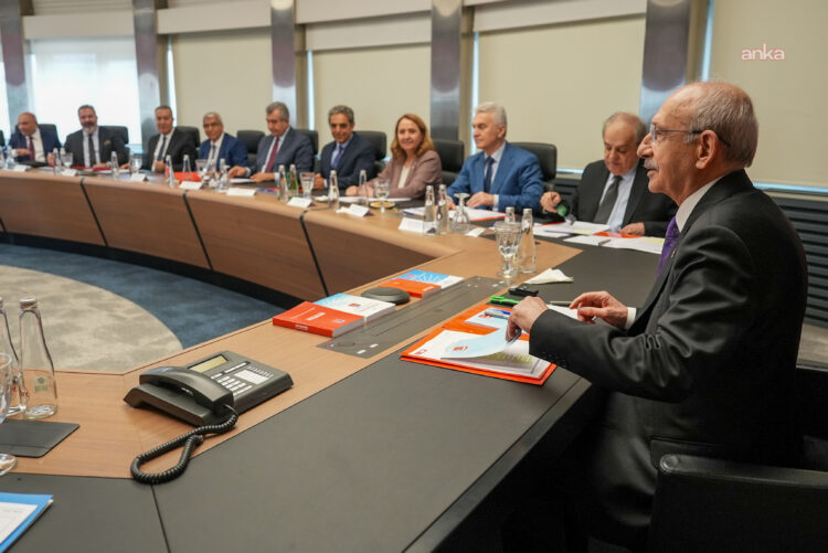 Kılıçdaroğlu istifalarının ardından kurmaylarını topladı