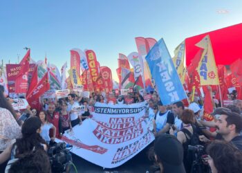 Kadıköy’de binlerce kişi NATO Zirvesi’ni protesto etti: ”İstenmiyorsunuz”