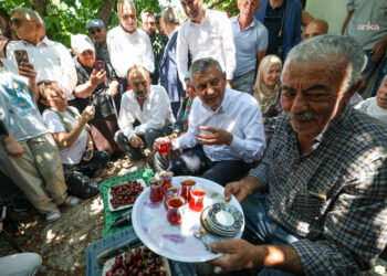 Özgür Özel, Niğde’de kiraz üreticileriyle bir araya geldi