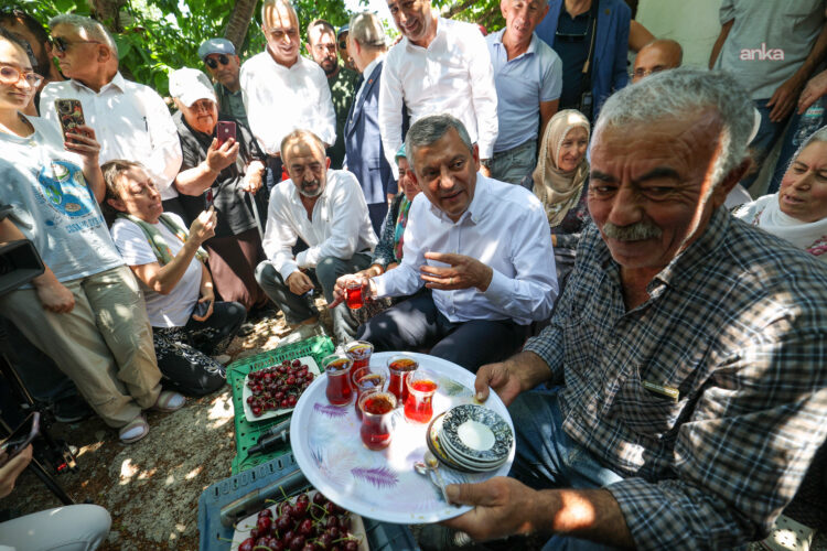 Özgür Özel, Niğde’de kiraz üreticileriyle bir araya geldi