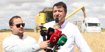 Mahmut Arıkan: “Tarlalar umutla değil, umutsuzlukla biçiliyor”