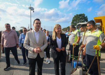 Bakırköy yaza hazır! Şenlikköy’ü baştan sona temizlediler