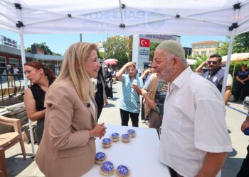 Bakırköy Belediyesi’nden binlerce kişiye aşure ikramı
