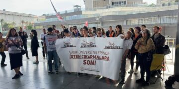 Vakıf üniversitesi akademisyenlerinden işten çıkarmalara tepki