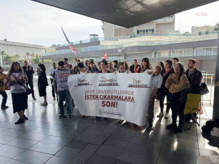 Vakıf üniversitesi akademisyenlerinden işten çıkarmalara tepki