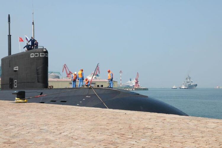 Çin ve Rusya gerçek silah ve mühimmatın kullanıldığı deniz tatbikatlarına başladı