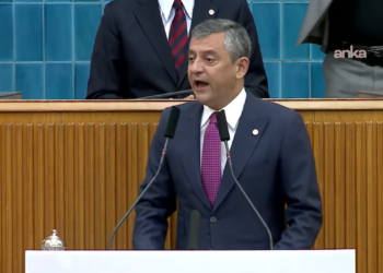 YENİ Parti’den ilk açık grup toplantısı: Genel Başkan Özgür Özel kürsüde