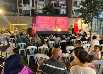 Beyoğlu’nda yaz akşamlarının eğlencesi açık hava sineması