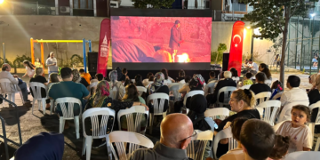 Beyoğlu’nda yaz akşamlarının eğlencesi açık hava sineması