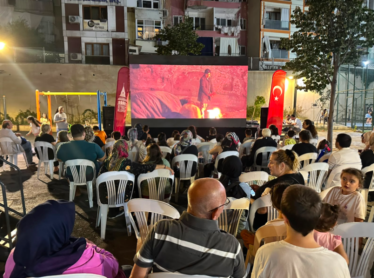 Beyoğlu’nda yaz akşamlarının eğlencesi açık hava sineması