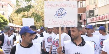 Türkiye Maden-İş Sendikası üyesi işçilerin eylemi sürüyor