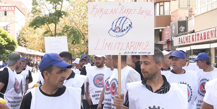 Türkiye Maden-İş Sendikası üyesi işçilerin eylemi sürüyor