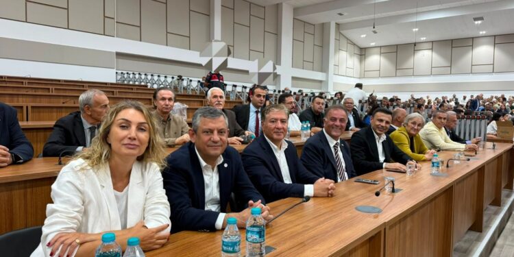 İBB Davası’nın ikinci celsesi… Özgür Özel: “Tarihin bu noktasına tanıklık etmeye geldik”