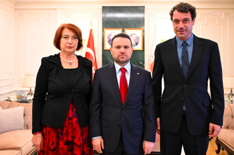 Bakan Gürlek, Uğur Mumcu’nun ailesiyle görüştü