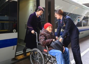 Çin’de demiryolu yolcu seyahatleri ocak-temmuz döneminde 2,8 milyara ulaşarak rekor kırdı