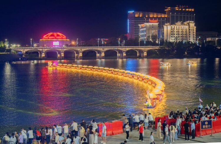 Çin, 240 saatlik vizesiz transit geçiş programına Kırgızistan ve Vietnam’ı da ekledi