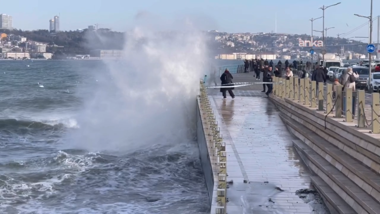 İstanbul Valiliği’nde yağış ve fırtına uyarısı