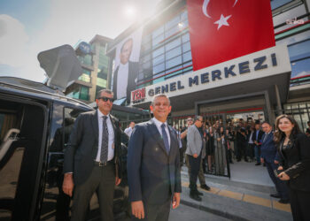 Özgür Özel, YENİ Parti Genel Merkezi’nde…