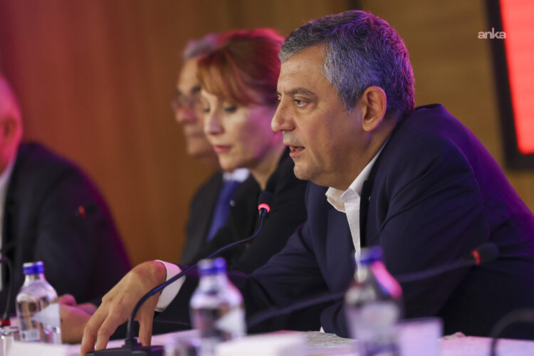 Özgür Özel, Bursalı iş insanları ile toplantıda bir araya geldi