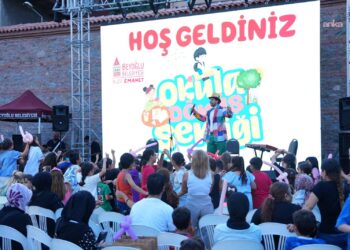 Beyoğlu’nda çocuklar, “Okula Dönüş Şenliği”nde buluştu