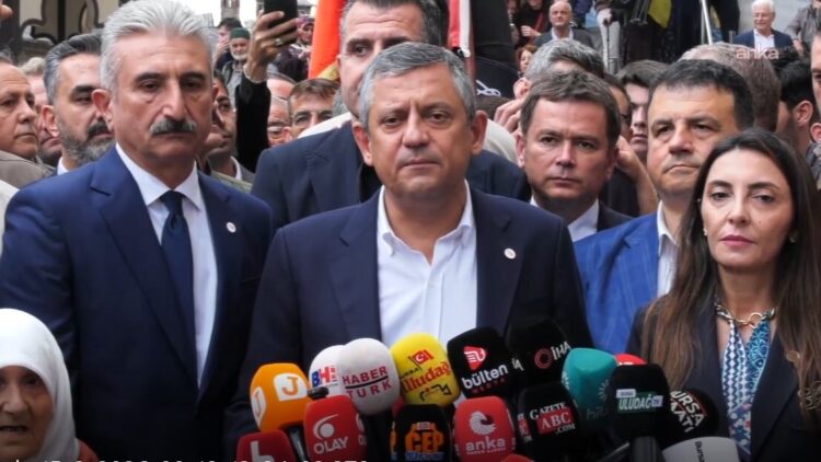 Özgür Özel: “Milleti kandıramazlar, biz o sandığa varacağız ve o seçimi de alacağız”