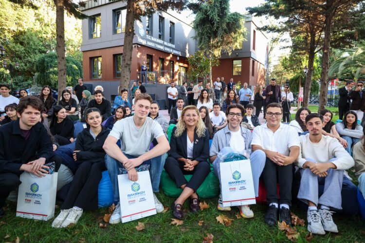 Bakırköy’de gençlerin üniversite başarısı kutlandı