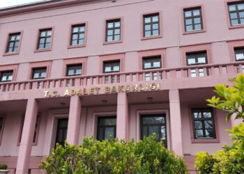 Adalet Bakanlığı’ndan “genel ahlaka aykırı içerik” genelgesi