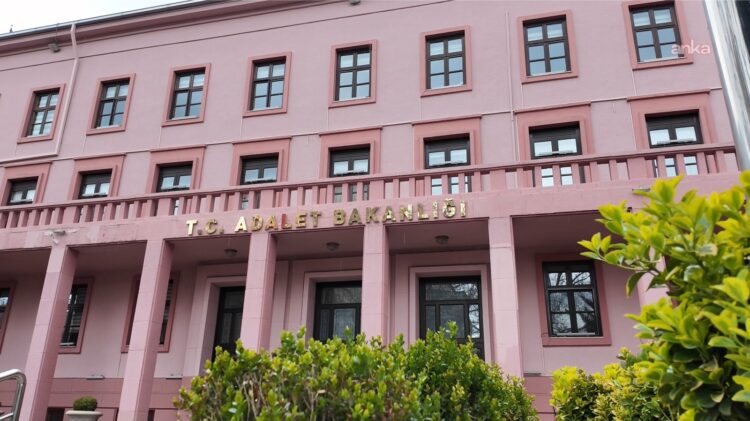 Adalet Bakanlığı’ndan “genel ahlaka aykırı içerik” genelgesi