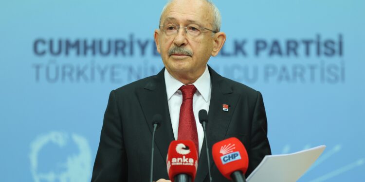 Kılıçdaroğlu: Bu ülkenin evlatları ne işsizliğe ne de sabunsuz bir okula mahkûm olmamalılar