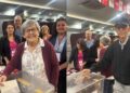 Özgür Özel’in anne ve babası YENİ Parti Şehzadeler ön seçiminde oy kullandı