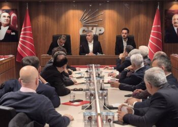 CHP İstanbul İl Başkanı Yüksel, partisinin ilçe başkanlarıyla bir araya geldi