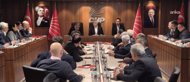 CHP İstanbul İl Başkanı Yüksel, partisinin ilçe başkanlarıyla bir araya geldi