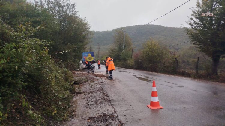 İBB ekiplerinin sağanak ve fırtınaya karşı nöbeti devam ediyor
