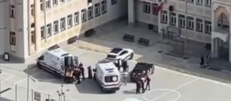 Esenyurt’ta bir lisede yaşanan bıçaklı saldırıda yaralanan iki öğrenciden birinin durumu ağır